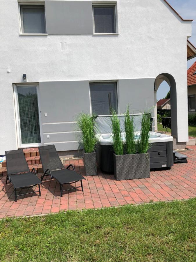 Marilyn Apartman Gyenesdiás Buitenkant foto