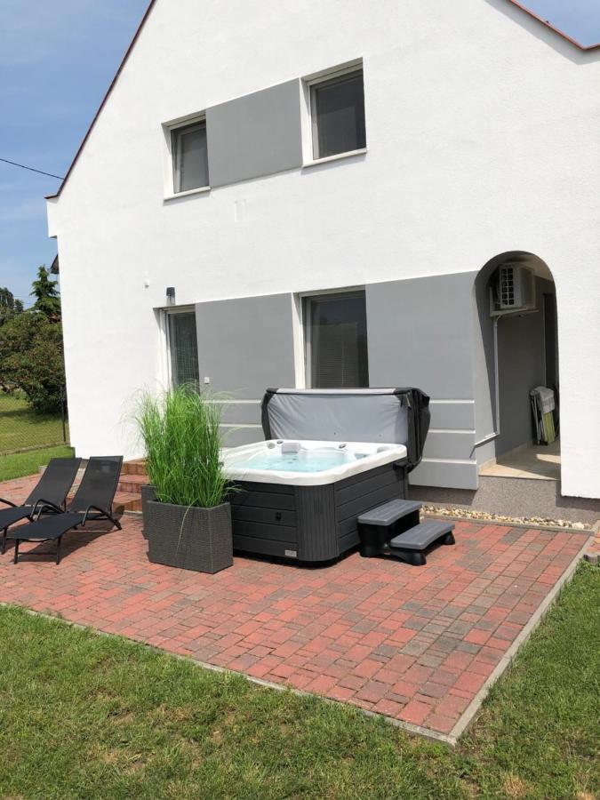 Marilyn Apartman Gyenesdiás Buitenkant foto